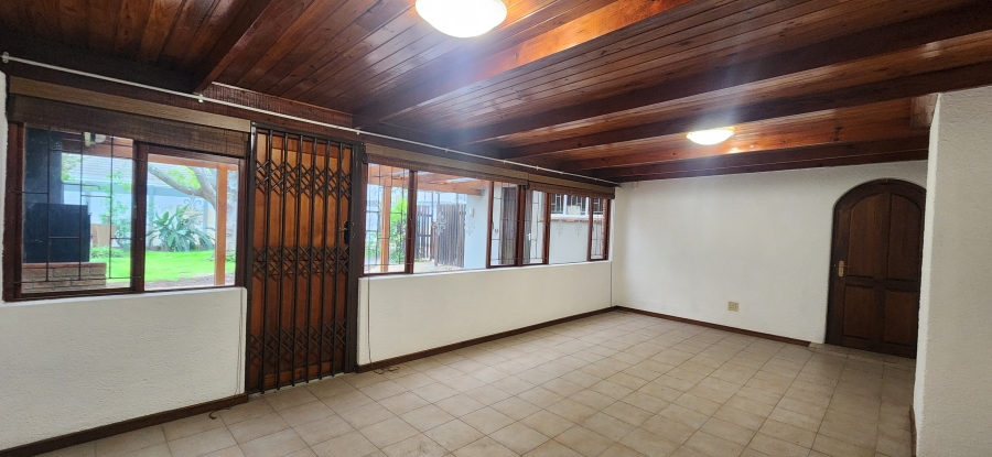 To Let 3 Bedroom Property for Rent in Meadowridge Western Cape